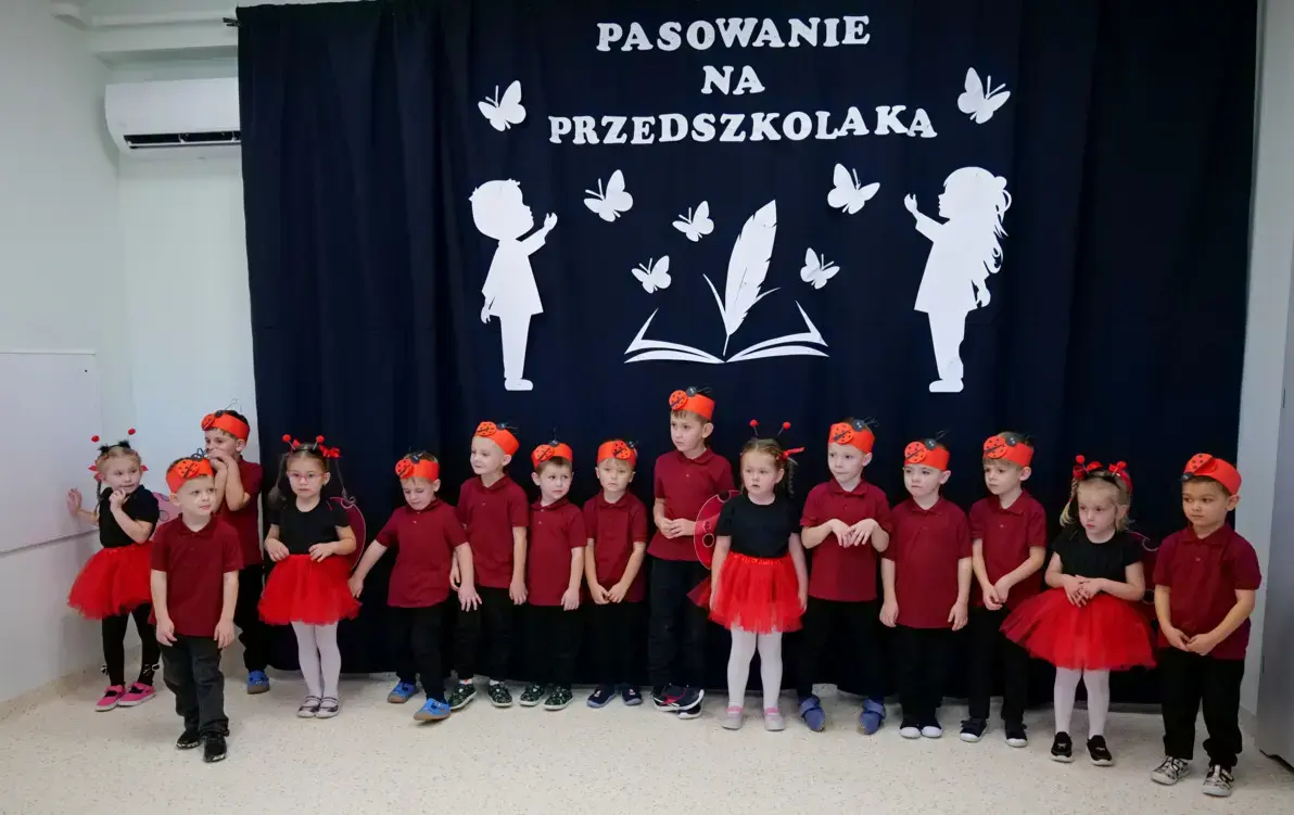 Zdjęcie do Pasowanie na przedszkolaka w nowym Publicznym Przedszkolu w Niebieszczanach&nbsp;