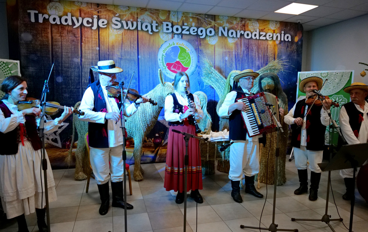Zdjęcie do Oficjalne otwarcie XXIX Wystawy &bdquo;Tradycje Świąt Bożego Narodzenia&rdquo; w Gminie Sanok