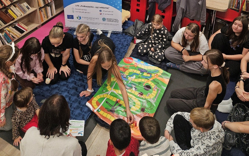 Zdjęcie do Edukacyjna lekcja o czystym powietrzu w Bibliotece Gminnej w Pisarowcach
