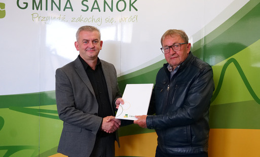 Historyczna chwila dla mieszkańców Pakoszówki! Podpisano umowę na budowę sieci wodociągowej