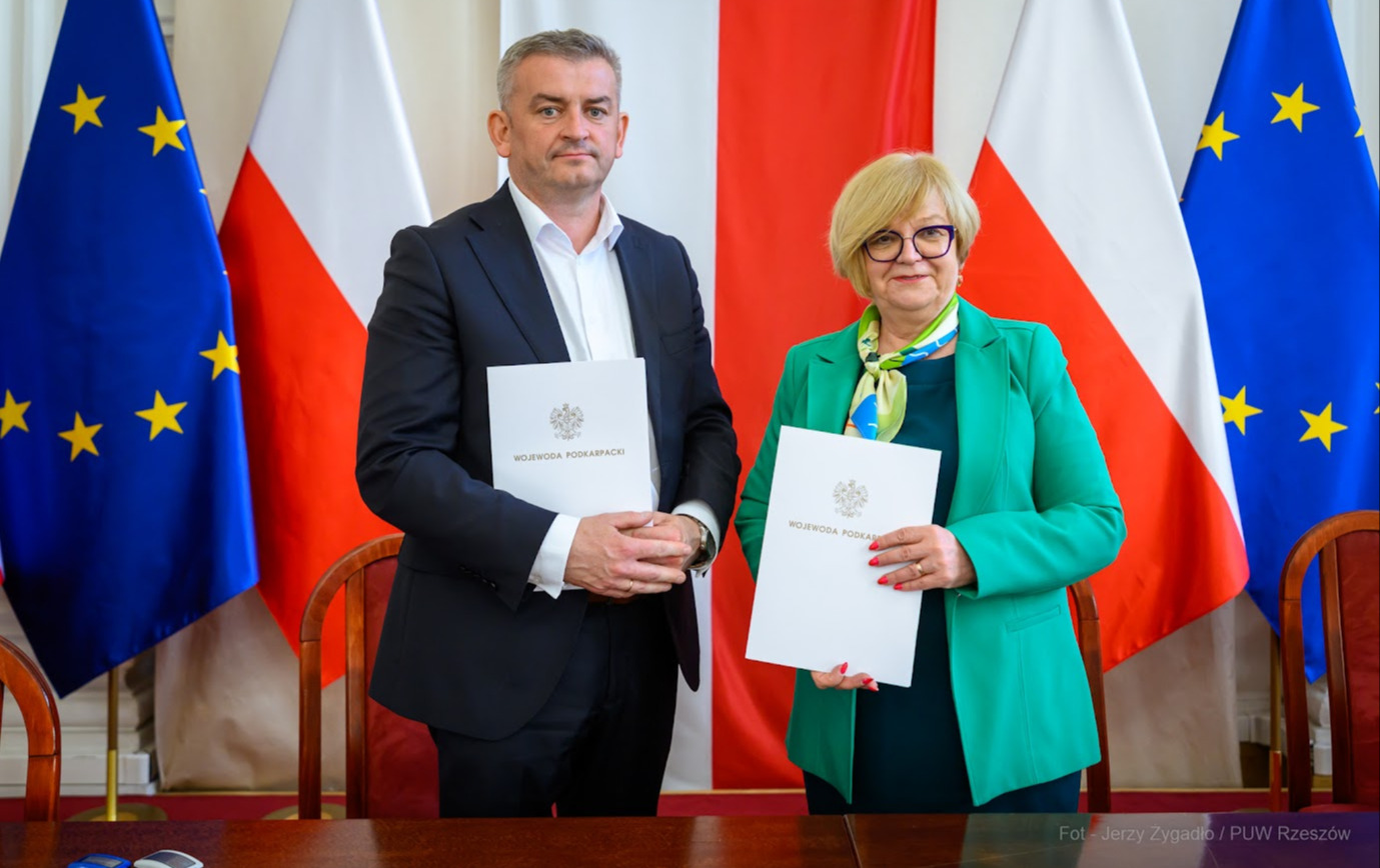 Zdjęcie do Wzmacniamy bezpieczeństwo mieszkańc&oacute;w Gminy Sanok - podpisano umowę na budowę magazynu Ochrony Ludności i Obrony Cywilnej